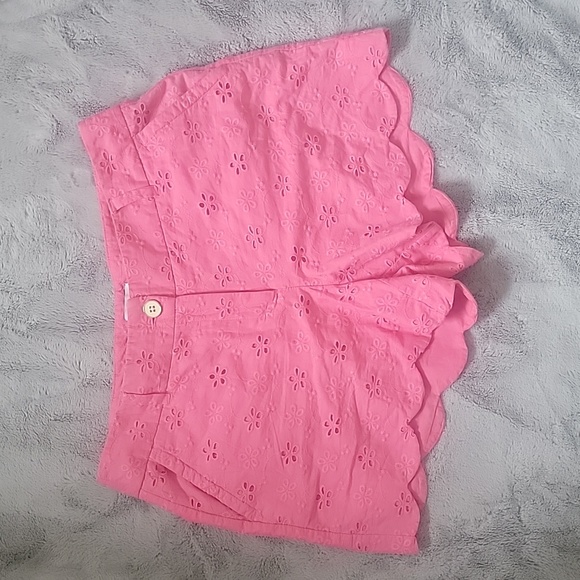 Crown & Ivy Pink Scalloped Hem Shorts Size 10 - Picture 2 of 7